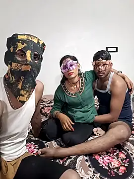 Snapshot of Real-Family chatting on 11/26/25, 10:05 Real-Family online show from 11/26/25, 10:05