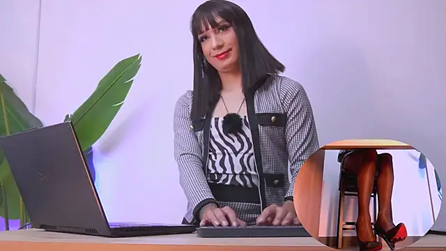 Snapshot of nylonisabella chatting on 04/02/26, 06:16 nylonisabella online show from 04/02/26, 06:16