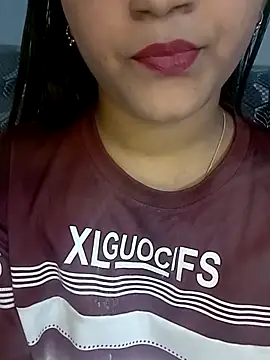 Snapshot of Neha533 chatting on 12/15/25, 07:40 Neha533 online show from 12/15/25, 07:40