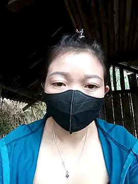 Snapshot of Mami_xxx chatting on 12/04/25, 01:04 Mami xxx online show from 12/04/25, 01:04