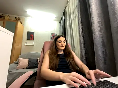 HelgaMun online show from 11/13/25, 05:50