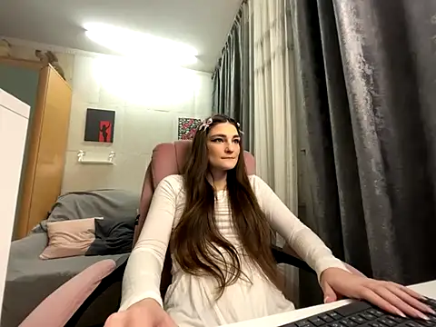 HelgaMun online show from 11/23/25, 11:10