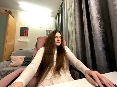 HelgaMun online show from 11/25/25, 10:59