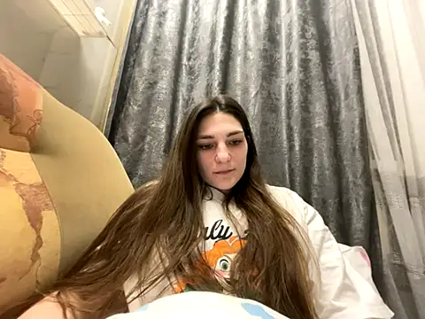 HelgaMun online show from 11/28/25, 03:53