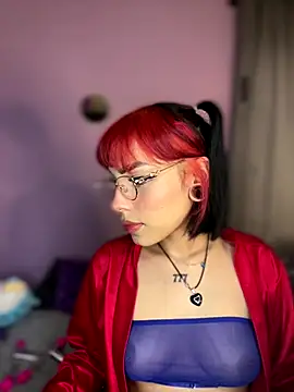 Snapshot of He_cate chatting on 11/15/25, 04:32 He cate online show from 11/15/25, 04:32