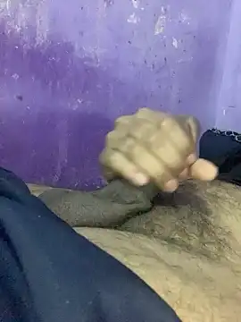 Snapshot of hotman29 chatting on 12/15/25, 08:24 hotman29 online show from 12/15/25, 08:24