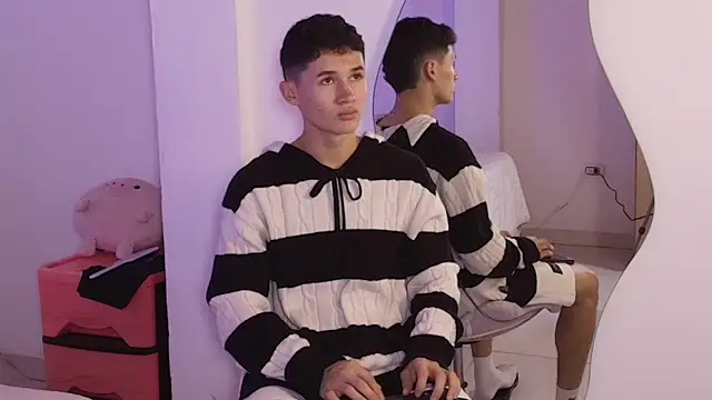 Snapshot of Eiden_Blake chatting on 11/29/25, 11:30 Eiden Blake online show from 11/29/25, 11:30