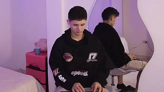 Snapshot of Eiden_Blake chatting on 11/30/25, 11:42 Eiden Blake online show from 11/30/25, 11:42