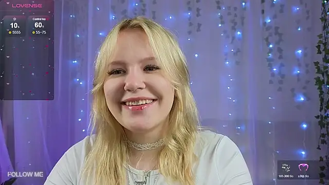 Snapshot of Mila_wxw chatting on 11/08/25, 01:22 Mila wxw online show from 11/08/25, 01:22