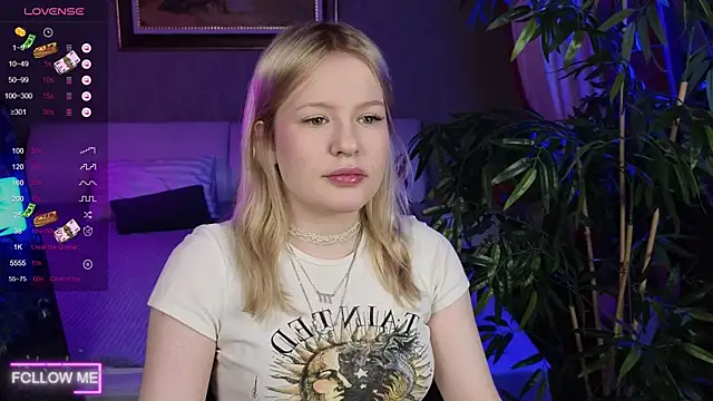 Snapshot of Mila_wxw chatting on 11/22/25, 12:15 Mila wxw online show from 11/22/25, 12:15