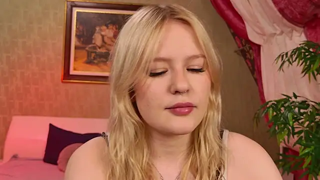 Snapshot of Mila_wxw chatting on 11/28/25, 12:19 Mila wxw online show from 11/28/25, 12:19