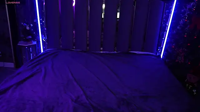 Snapshot of DanielaReign chatting on 12/16/25, 01:38 DanielaReign online show from 12/16/25, 01:38