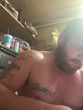 Snapshot of bkuterbach2015 chatting on 12/15/25, 01:59 bkuterbach2015 online show from 12/15/25, 01:59