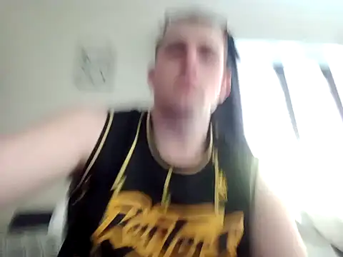 Snapshot of 2hard2tame chatting on 11/04/25, 05:06 2hard2tame online show from 11/04/25, 05:06