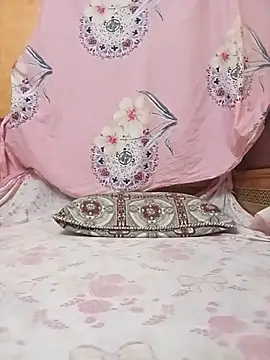 Snapshot of sdlmona chatting on 11/16/25, 02:06 sdlmona online show from 11/16/25, 02:06