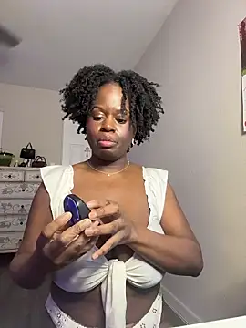 Snapshot of ladiosa_selene chatting on 02/07/26, 01:42 ladiosa selene online show from 02/07/26, 01:42