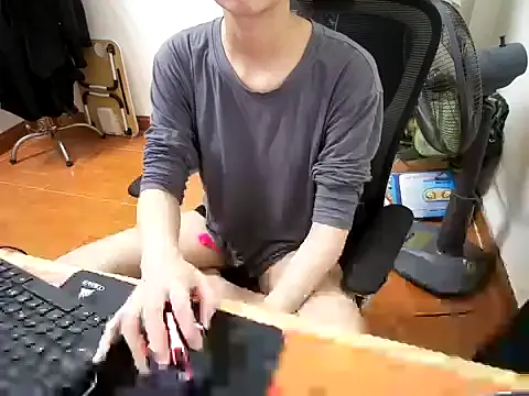 Snapshot of ---Lusi03--- chatting on 12/02/25, 12:05 ---Lusi03--- online show from 12/02/25, 12:05