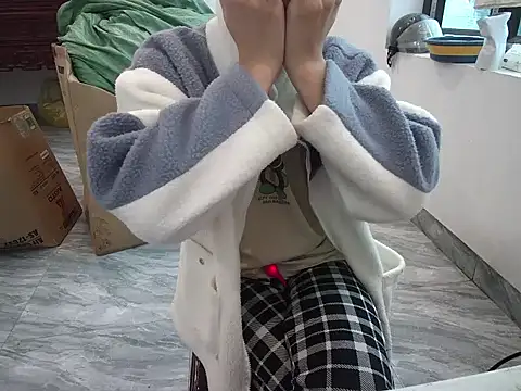 Snapshot of ---Lusi03--- chatting on 12/17/25, 12:49 ---Lusi03--- online show from 12/17/25, 12:49