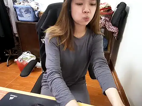 Snapshot of ---Lusi03--- chatting on 12/18/25, 03:29 ---Lusi03--- online show from 12/18/25, 03:29