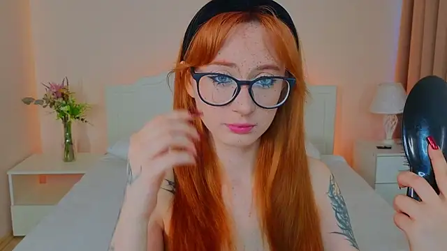 Snapshot of WICKEDEMBER chatting on 05/17/26, 01:58 WICKEDEMBER online show from 05/17/26, 01:58