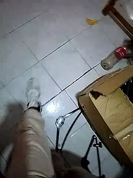 Snapshot of Exquisito423 chatting on 12/18/25, 08:15 Exquisito423 online show from 12/18/25, 08:15