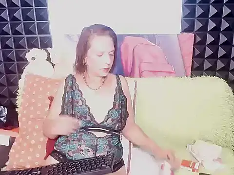 Snapshot of Hot_queen57 chatting on 11/07/25, 08:14 Hot queen57 online show from 11/07/25, 08:14