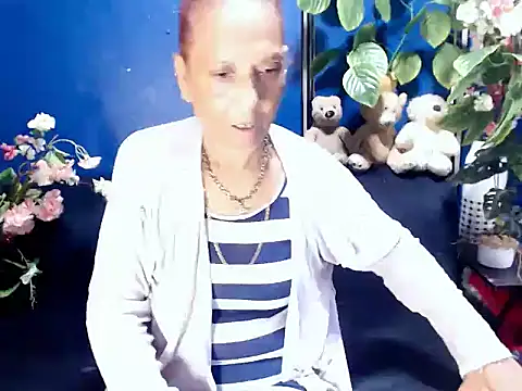 Snapshot of Hot_queen57 chatting on 12/18/25, 04:35 Hot queen57 online show from 12/18/25, 04:35