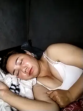 Snapshot of be-yeu chatting on 11/10/25, 05:45 be-yeu online show from 11/10/25, 05:45