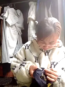 Snapshot of be-yeu chatting on 11/13/25, 01:48 be-yeu online show from 11/13/25, 01:48