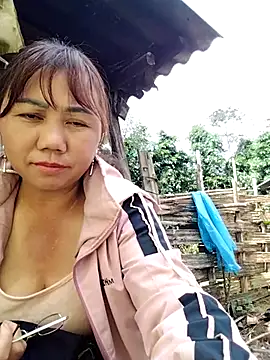 Snapshot of be-yeu chatting on 11/15/25, 04:54 be-yeu online show from 11/15/25, 04:54