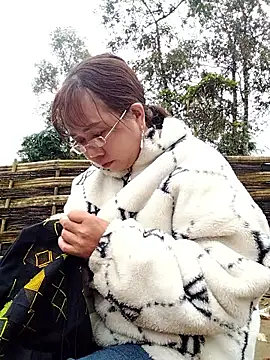 Snapshot of be-yeu chatting on 11/19/25, 02:00 be-yeu online show from 11/19/25, 02:00