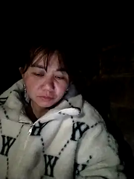 Snapshot of be-yeu chatting on 11/21/25, 12:04 be-yeu online show from 11/21/25, 12:04