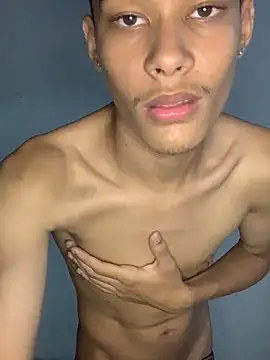 Snapshot of novinholimah chatting on 11/05/25, 01:16 novinholimah online show from 11/05/25, 01:16