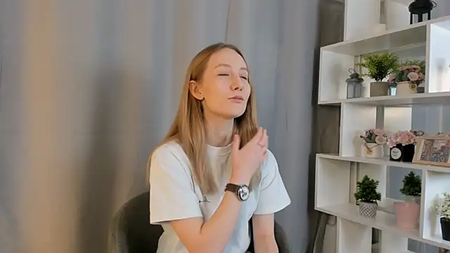 NikoleOwen online show from 11/11/25, 08:25