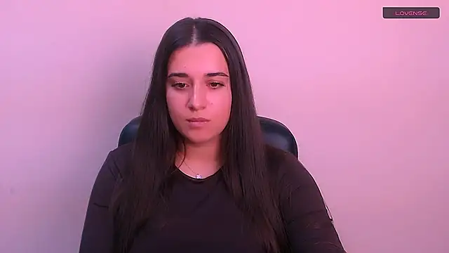 Snapshot of AlinaDoll_ chatting on 11/26/25, 08:48 AlinaDoll online show from 11/26/25, 08:48