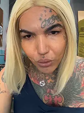 Snapshot of euscarlethotgirl chatting on 11/13/25, 07:13 euscarlethotgirl online show from 11/13/25, 07:13