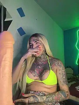 Snapshot of euscarlethotgirl chatting on 11/16/25, 08:58 euscarlethotgirl online show from 11/16/25, 08:58