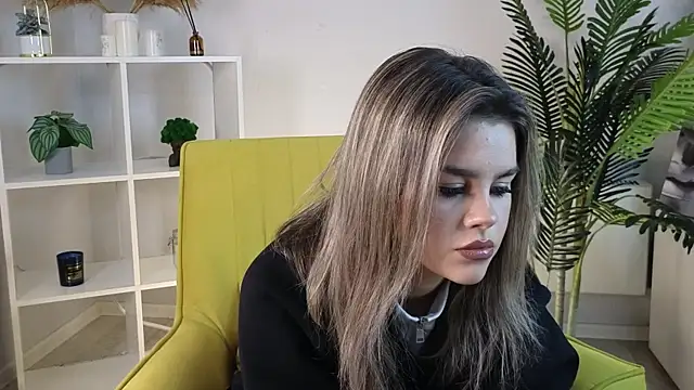 Snapshot of AmaliaProst chatting on 11/04/25, 10:47 AmaliaProst online show from 11/04/25, 10:47