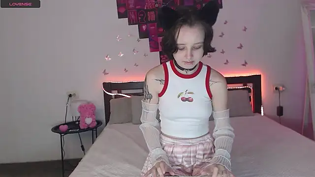 Snapshot of OliviaFlex chatting on 11/15/25, 08:33 OliviaFlex online show from 11/15/25, 08:33