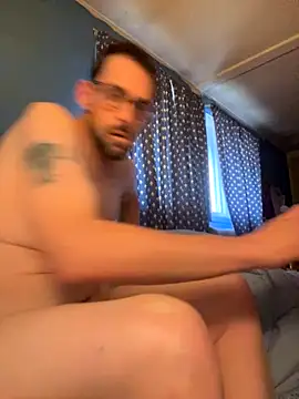 Snapshot of biggdaddyandqueenn chatting on 11/15/25, 01:40 biggdaddyandqueenn online show from 11/15/25, 01:40