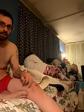 Snapshot of biggdaddyandqueenn chatting on 11/24/25, 07:08 biggdaddyandqueenn online show from 11/24/25, 07:08