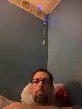 Snapshot of biggdaddyandqueenn chatting on 12/01/25, 08:08 biggdaddyandqueenn online show from 12/01/25, 08:08