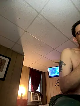 Snapshot of biggdaddyandqueenn chatting on 12/02/25, 01:05 biggdaddyandqueenn online show from 12/02/25, 01:05