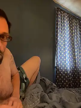 Snapshot of biggdaddyandqueenn chatting on 12/04/25, 05:10 biggdaddyandqueenn online show from 12/04/25, 05:10