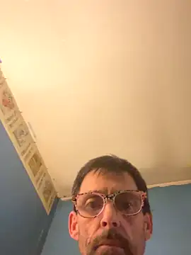 Snapshot of biggdaddyandqueenn chatting on 12/14/25, 07:58 biggdaddyandqueenn online show from 12/14/25, 07:58