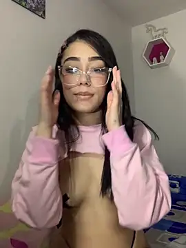 Snapshot of khoral2 chatting on 11/04/25, 12:32 khoral2 online show from 11/04/25, 12:32