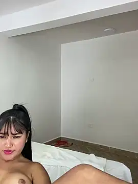 Snapshot of LiaAcosta chatting on 11/04/25, 04:44 LiaAcosta online show from 11/04/25, 04:44