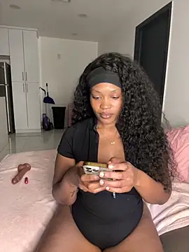 Snapshot of PrincessDreamm chatting on 12/04/25, 11:13 PrincessDreamm online show from 12/04/25, 11:13
