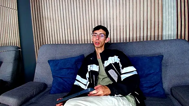 ZyroNight online show from 12/02/25, 11:45