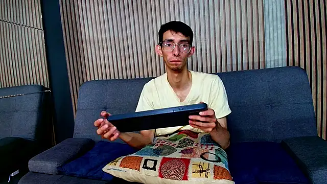 ZyroNight online show from 12/04/25, 09:45